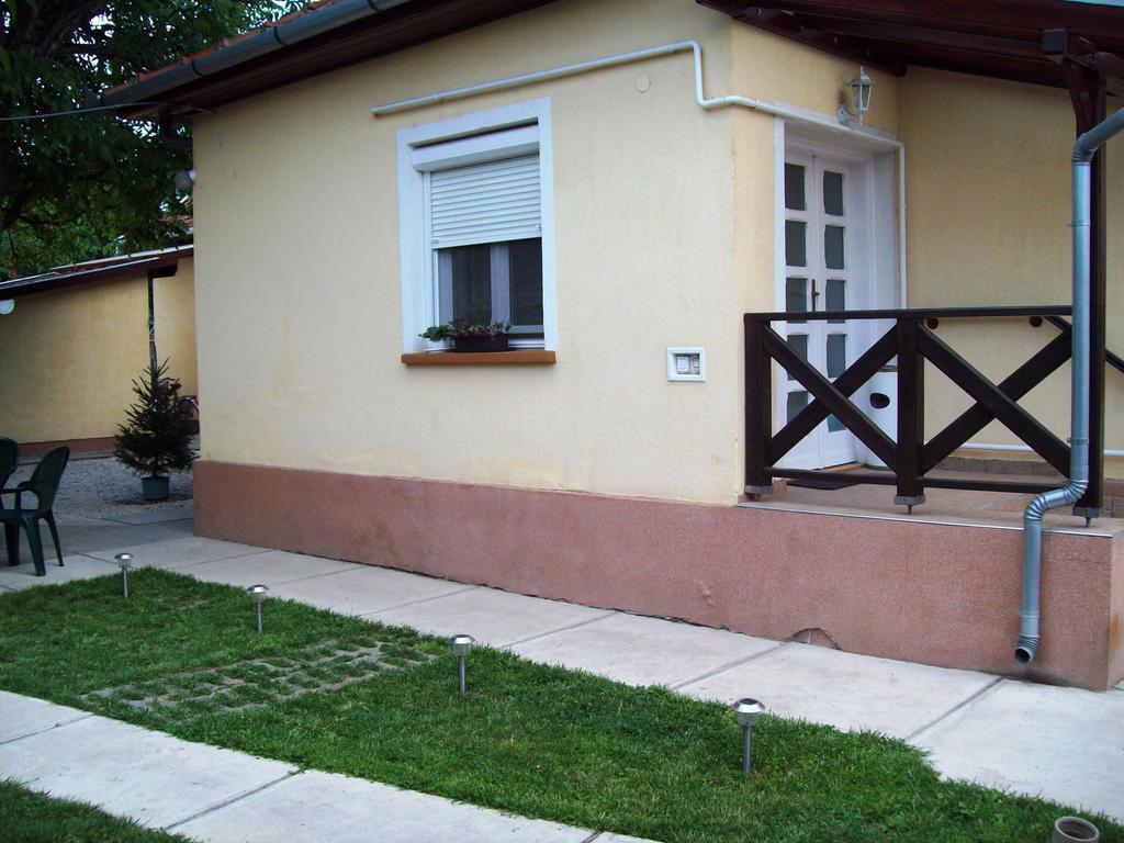 Szivárvány Apartman Gyula Habitación foto